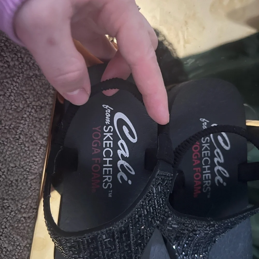 Cali from Skechers Black Yoga Foam Women's Sandals - Picture 8 of 10